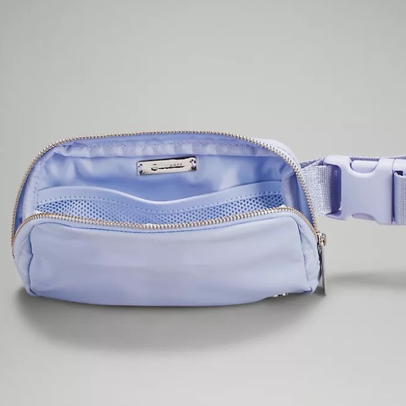 BNWT Lululemon Everywhere Belt Bag Pastel Blue - Picture 3 of 8